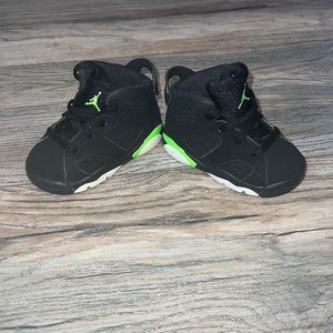 Retro Jordan’s 6, electric green/black Jordan’s size 4C